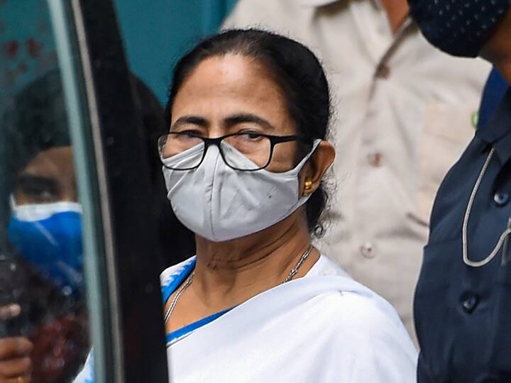 ममता बनर्जी ने कहा कि पीएम मोदी से कोरोना के हालात और वैक्सीन को लेकर चर्चा हुई. उन्होंने कहा कि पीएम मोदी से और वैक्सीन की मांग की है.