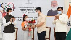 Tokyo Olympics 2021: కేంద్రమంత్రితో కలిసి పిజ్జా తిన్న మీరాబాయి చాను