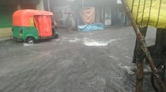 Hooghly Rains: মাত্র দু'ঘণ্টার বৃষ্টিতেই জলের তলায় হুগলির একাংশ, ছবিতে দেখুন