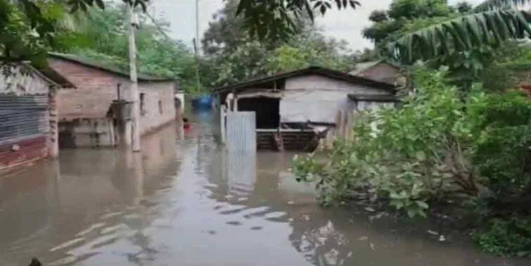 Burdwan Municipality area submerged in one day's heavy rains, locals are having trouble getting water into their homes একদিনের বৃষ্টিতে জলমগ্ন বর্ধমানের পুর অঞ্চল, বাড়িতে জল ঢোকায় সমস্যায় স্থানীয়রা