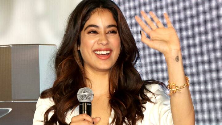 जाह्नवी कपूर जाह्नवी कपूर की कलाई में Evil Eye का टैटू देखा जा सकता है, जो उन्हें बुरी नजर से बचाता है