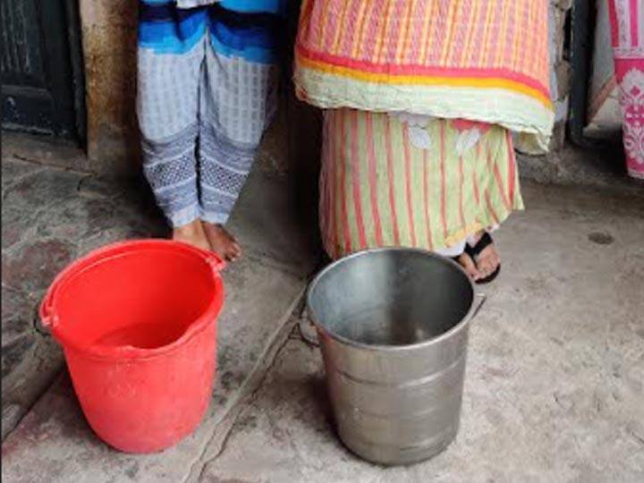 severe water crisis in Agra supply halts from last four days ANN आगरा में पीने के पानी का संकट गहराया, कई कॉलोनियों में चार दिनों से नहीं हुई सप्लाई