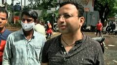 Maharashtra: सांगली में धीरे-धीरे कम हो रहा बाढ़ का पानी, गंदे पानी से घर की सफाई को मजबूर लोग