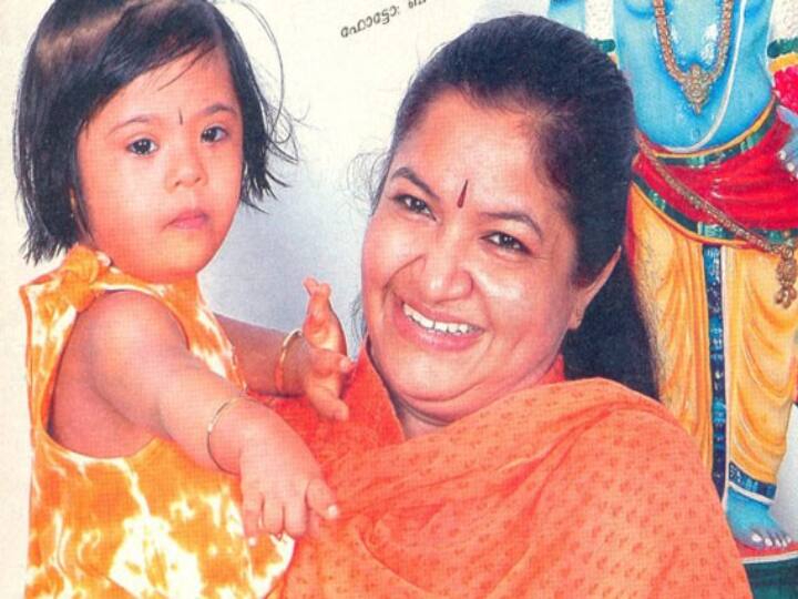 இவரது மகள் நந்தனா துபாயில் ஒரு நீச்சல் குளத்தில் மூழ்கி பரிதாபமாக உயிரிழந்தார்