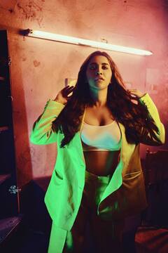 Nabha Natesh Latest Photos : క్లీవేజ్ షోతో హీరోయిన్ రచ్చ!