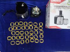 துபாயில் இருந்து சென்னைக்கு கடத்தப்பட்ட மிக்ஸி, குக்கரில் 4 கோடி மதிப்புள்ள தங்கம் : இருவர் கைது..!