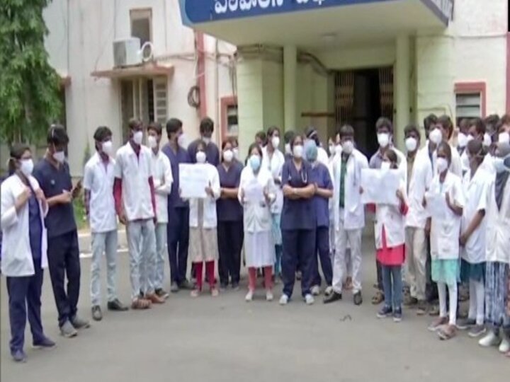 Telangana: Hyderabad Doctors Protest Against Assault On Colleague By Covid Patient's Kin