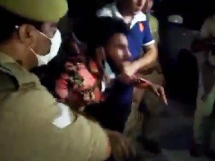 Police nabbed a criminal after encounter another escaped in Noida Uttar Pradesh ANN नोएडा: एनकाउंटर में पुलिस की गोली से घायल हुआ शातिर चोर अमित, साथी बदमाश फरार