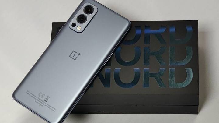 ਡਿਸਪਲੇਅ ਤੇ ਪ੍ਰੋਸੈਸਰ: OnePlus Nord 2 5G ਵਿੱਚ 6.43 ਇੰਚ ਦੀ Full HD+ AMOLED ਡਿਸਪਲੇਅ ਦਿੱਤੀ ਜਾ ਸਕਦੀ ਹੈ। ਫ਼ੋਨ MediaTek Dimensity 1200 AI ਪ੍ਰੋਸੈਸਰ ਨਾਲ ਲੈਸ ਹੈ। ਇਹ ਫ਼ੋਨ ਐਂਡਰਾਇਡ 11 ਬੇਸਡ Oxygen OS 11.3 'ਤੇ ਕੰਮ ਕਰਦਾ ਹੈ। ਇਸ 'ਚ 12GB ਰੈਮ ਤੇ 256 GB ਇੰਟਰਨਲ ਸਟੋਰੇਜ਼ ਹੈ।