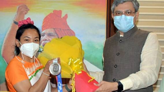 Mirabai Chanu : वेटलिफ्टर मीनाबाई चानूचं इम्फाळमध्ये आगमन, स्वागताला मणिपूरचे मुख्यमंत्री उपस्थित