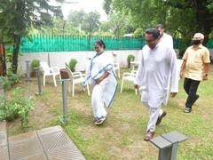 दिल्ली में ममता बनर्जी और कांग्रेस नेता कमलनाथ के बीच हुई मुलाकात