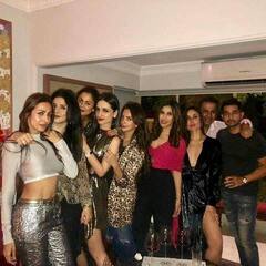 In Pics: अर्जुन कपूर की चाची से पांच छह या सात नहीं बल्कि इतने साल बड़ी हैं गर्लफ्रेंड मलाइका अरोड़ा, जानिए उम्र का फासला