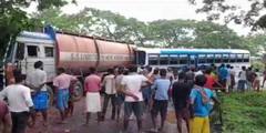 East Burdwan: গলসিতে বাস ও তেলের ট্যাঙ্কারের সংঘর্ষ, আহত ৮
