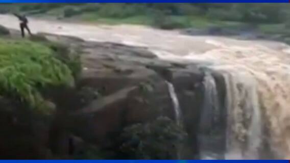 Nashik Rains : सुरगणा तालुक्यात पावसाची जोरदार हजेरी, पावसामुळे Bhivtas धबधबा प्रवाहित