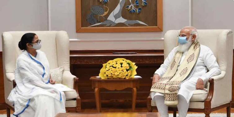 PM Modi meeting with Mamata Banerjee, TMC supremo says had talks about Covid vaccine supply in state PM Modi meeting with Mamata: ‘রাজ্যের আরও ভ্যাকসিনের প্রয়োজন, প্রধানমন্ত্রীকে জানিয়েছি’, মোদির সঙ্গে বৈঠকের পর মমতা