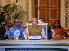SCO Meet: पाकिस्तान के रक्षा मंत्री की मौजूदगी में राजनाथ सिंह बोले- आतंकवाद का समर्थन करना मानवता के खिलाफ