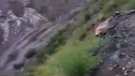 Himachal : हिमालयाच्या कुशीत प्रलय;अनेक ठिकाणी भुस्खलन, महामार्ग ठप्प असल्याने गावांचा संपर्क तुटला