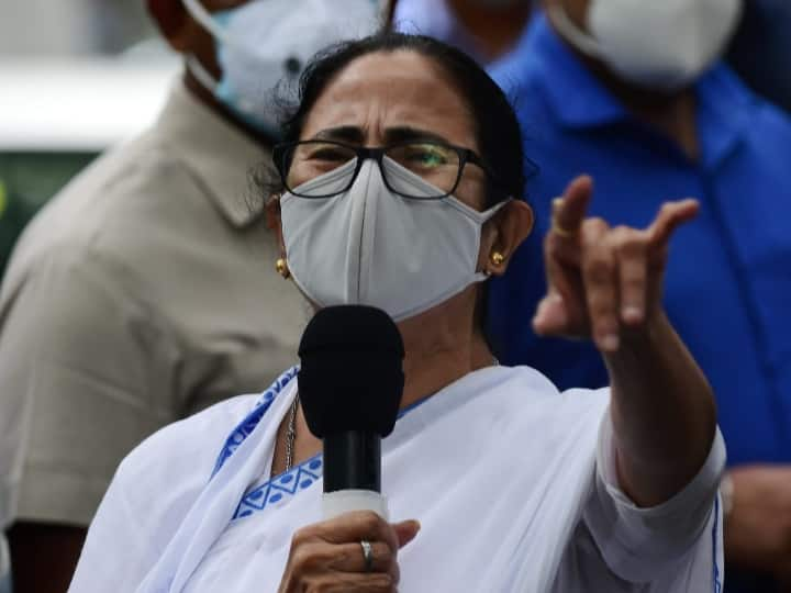 Pegasus Issue Mamata Banerjee says Why is Govt not replying Pegasus Issue: पेगासस के मुद्दे पर ममता बनर्जी ने फिर साधा निशाना, पूछा- सरकार जवाब क्यों नहीं दे रही?