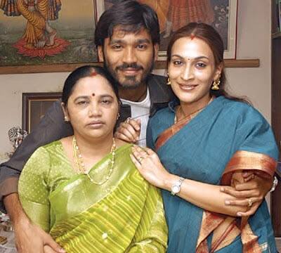 తన తల్లి, భార్యలతో ధనుష్