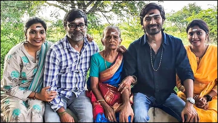 ఫ్యామిలీ మొత్తం కలిసి దైవదర్శనం కోసం వెళ్లిన సమయంలో తీసిన ఫోటో