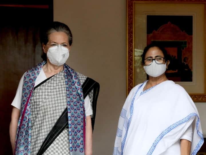 West Bengal CM Mamata Banerjee meets Congress president Sonia Gandhi in Delhi कांग्रेस अध्यक्ष सोनिया गांधी से मिलीं ममता बनर्जी, बैठक में राहुल गांधी भी थे मौजूद | इन मुद्दों पर हुई चर्चा