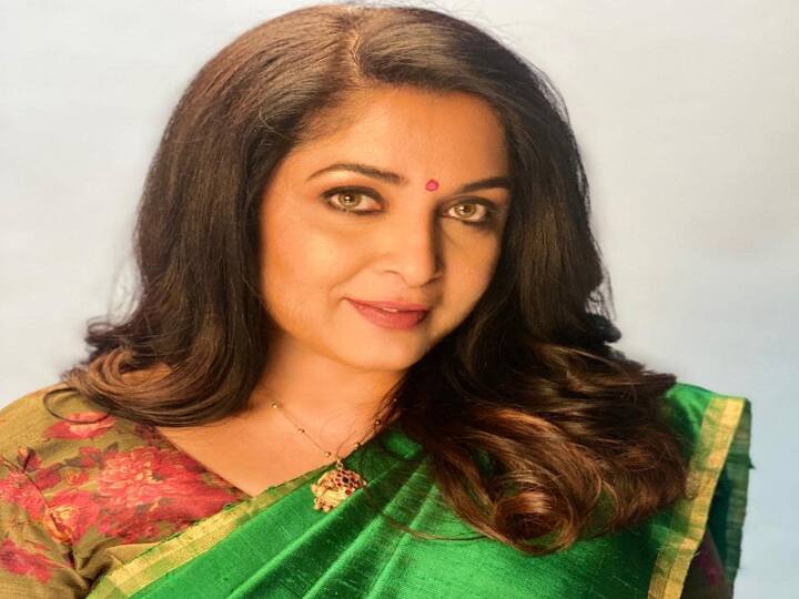 படையப்பா படத்தில் நடித்ததற்காக சிறந்த நடிகைக்கான பிலிம்பேர் விருதை வென்றார்