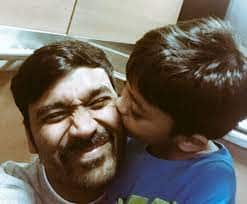 తన చిన్నకొడుకుతో ధనుష్ క్యూట్ సెల్ఫీ
