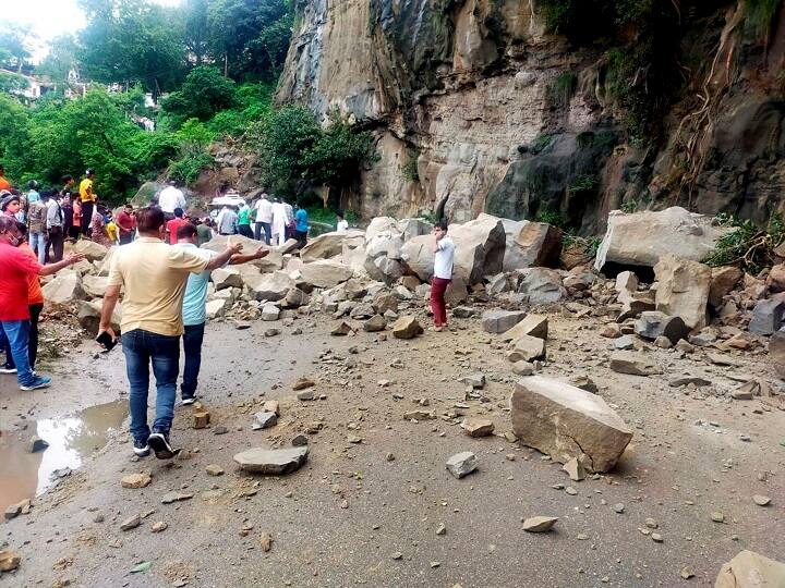 Uttarakhand highways blocked due to landslide, heavy rains, Kedarnath-Badrinath Highway पहाड़ों में जारी है आफत की बारिश, बोल्डरों की हो रही बरसात, केदारनाथ और बद्रीनाथ हाईवे बंद