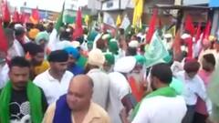 Baat To Chubhegi: संसद से Akhilesh Yadav ने दिखाया ये पोस्टर, इसके क्या मायने हैं ?