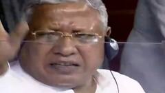 जासूसी कांड को लेकर हंगामा जारी, कांग्रेस सांसद रवनीत बिट्टू ने लोकसभा में कागज फाड़कर उड़ाए