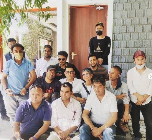 The photos were shared on Instagram by one of Aamir Khan’s fan accounts. In the pictures, Aamir and Kiran are seen posing for pictures with a group of people. [pic credit: Instagram/ serap_omur_varol]