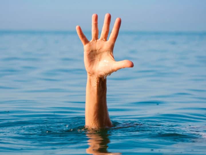 बिसुही नदी में डूबने से हुई तीन किशोरों की मौत, शवों की तलाश में जुटी गोताखोरों की टीम 