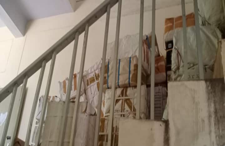 புத்தகம் இருக்கு- படிக்கத்தான் இடமில்லை- தூத்துக்குடி மத்திய நூலகத்தின் நிலை : நடவடிக்கை எடுக்கப்படுமா?