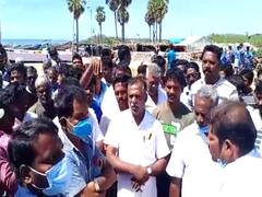 மீன்பிடி ஒழுங்குமுறைச் சட்டம்: ஆய்வுக்கு வந்த அதிகாரிகள் தடுத்து நிறுத்தம்!