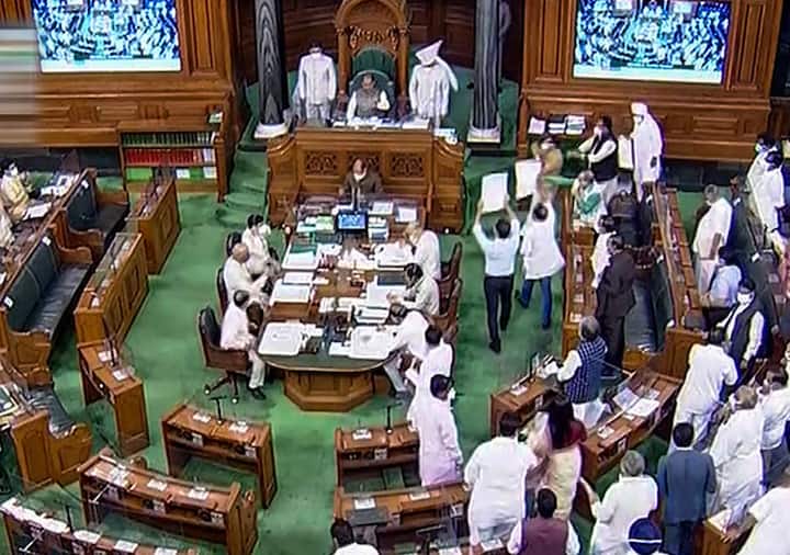 Parliament Session: 10 MPs likely to be suspended for throwing papers at Speaker Om Birla MPs Suspension: లోక్‌సభలో బీభత్సం సృష్టించిన 10 మంది విపక్ష ఎంపీలపై సస్పెన్షన్ వేటు.. అయినా వెనక్కి తగ్గని ప్రతిపక్షం