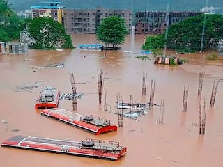 कोकण, पश्चिम महाराष्ट्रातील पूरबाधित कुटुंबांच्या बँक खात्यात आजपासून दहा हजार रुपये जमा होणार : विजय वडेट्टीवार