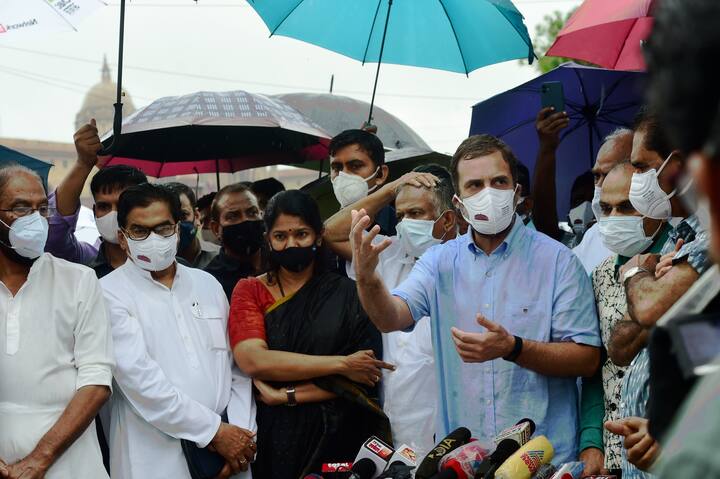 ‘কংগ্রেস ও তৃণমূলের সাংসদরা অধিবেশন চালাতে দিচ্ছেন না বলে পাল্টা তোপ বিজেপির। অনুরাগ ঠাকুর বলেন, ‘তাঁরা প্রতিবাদ জানাতে পারেন কিন্তু তারও একটা সীমা আছে। কেন্দ্রীয় মন্ত্রীর প্রশ্ন, ’বিরোধীরা আলোচনায় যেতে চাইছেন না কেন?’