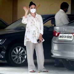 In Pics: बेटे तैमूर को झूला झुलाने आईं करीना कपूर खान, दूसरी प्रेग्नेंसी के बाद दिखा फीगर में ये बदलाव