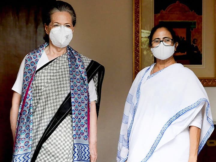 Mamata Banerjee Meets Sonia Gandhi Over Tea; Discusses Political Situation, Unity Of Opposition Mamata Banerjee Meets Sonia Gandhi Over Tea; Discusses Political Situation, Unity Of Opposition