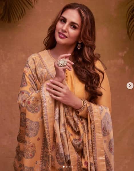 অভিনয়ের পাশাপাশি সমাজসেবামূলক কাজ করতেও ভালোবাসেন তিনি।