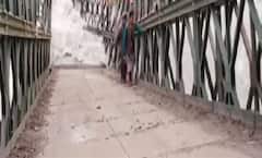 હિમાચલના કિન્નોરની દિલધડક તસવીર, ઘસમસતા પાણીના પ્રવાહમાં તૂટલા પૂલ પરથી પસાર થતી જિંદગી, જુઓ વીડિયો