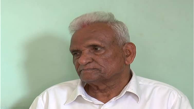 Leader Ganpatrao Deshmukh At The Hospital | Ganpatrao ...