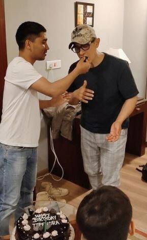In another set of photos going viral on social media, Aamir seen celebrating a crew member's birthday. [pic credit: Instagram/ Tapendra Rawal]