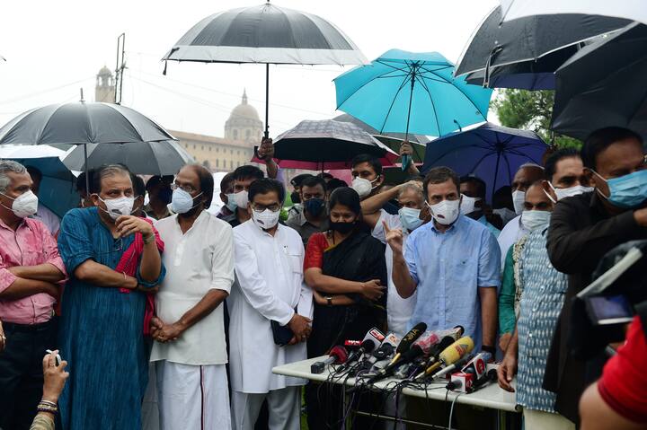 বিরোধীদের একজোট হওয়াকে কটাক্ষ করেছে বিজেপি। দলের মুখপাত্র সম্বিত পাত্র বলেন, রাহুল বলছেন, বিরোধীরা একজোট, কিন্তু ২ বছর আগে কর্ণাটকেও এই ছবি দেখা গিয়েছিল, এরপর কী হয়েছিল? ইউপি-তেও ২ যুবা একসঙ্গে লড়তে নেমেছিলেন কী হল? বিপক্ষের নেতা কেবলমাত্র নিজের ও নিজের পরিবারের কথা ছাড়া আর কিছু ভাবেন না।