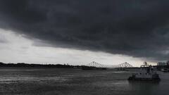 Weather Update: বঙ্গোপসাগরে ঘনীভূত নিম্নচাপ, দক্ষিণবঙ্গে ভারী থেকে অতিভারী বৃষ্টির পূর্বাভাস