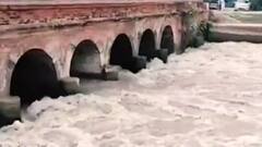 UP Rains: खतरे का निशान पार करती नदियां बढ़ा रही लोगों के दिलों की धड़कनें | High Alert