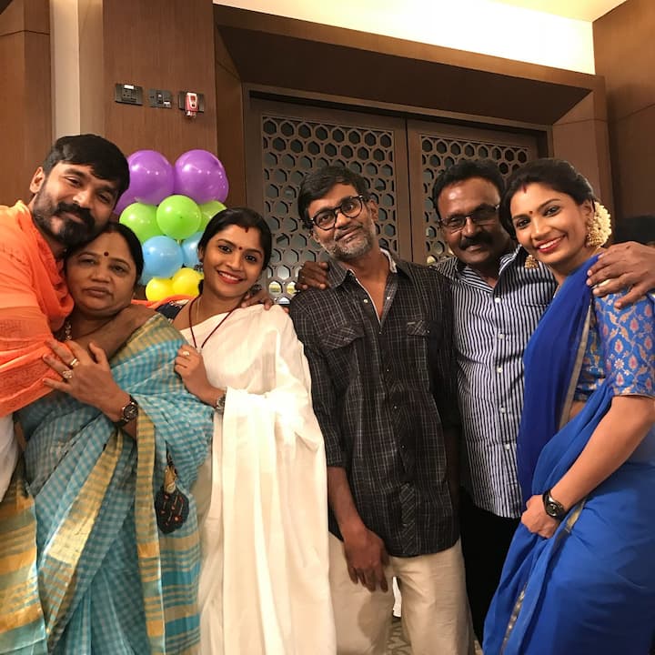 ధనుష్ ఫ్యామిలీ ఫోటో