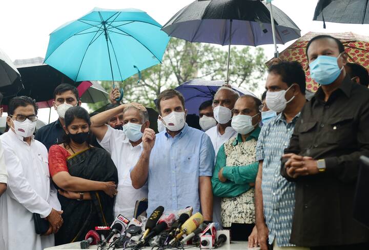 বৈঠকের পরে পেগাসাস ইস্যু নিয়ে মোদি সরকারকে নিশানা করেন বিরোধী নেতা-নেত্রীরা। রাহুল গাঁধী বলেন, প্রধানমন্ত্রী নরেন্দ্র মোদী আমাদের ফোনে একটি অস্ত্র ঢুকিয়েছেন। দেশের বিরোধী নেতা, সাংবাদিক, সমাজকর্মীদের বিরুদ্ধে ব্যবহার করা হয়েছে ওই অস্ত্র।