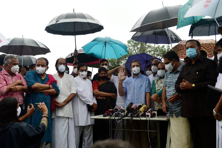 কংগ্রেস সাংসদ জানতে চান, মোদি সরকার কি পেগাসাস কিনেছিল? স্পাইওয়্যারের মাধ্যমে চলেছিল নজরদারি? এই ইস্যুতে সংসদে কেন আলোচনা হবে না? কেন্দ্রকে প্রশ্নবাণ রাহুলের। তাৎপর্যপূর্ণভাবে এই বৈঠকে অনুপস্থিত ছিল তৃণমূল।