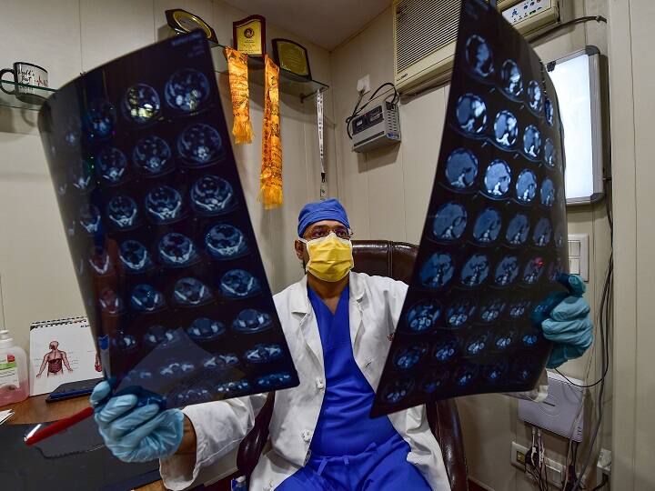 कोरोना के डेल्टा वेरिएंट का खतरा बढ़ा, जानिए कैसे दुनियाभर में तेजी से फैल रहा है ये वायरस How Covid Delta Variant is causing new spikes around the world कोरोना के डेल्टा वेरिएंट का खतरा बढ़ा, जानिए कैसे दुनियाभर में तेजी से फैल रहा है ये वायरस